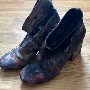 Velour vintage platform boots/heels